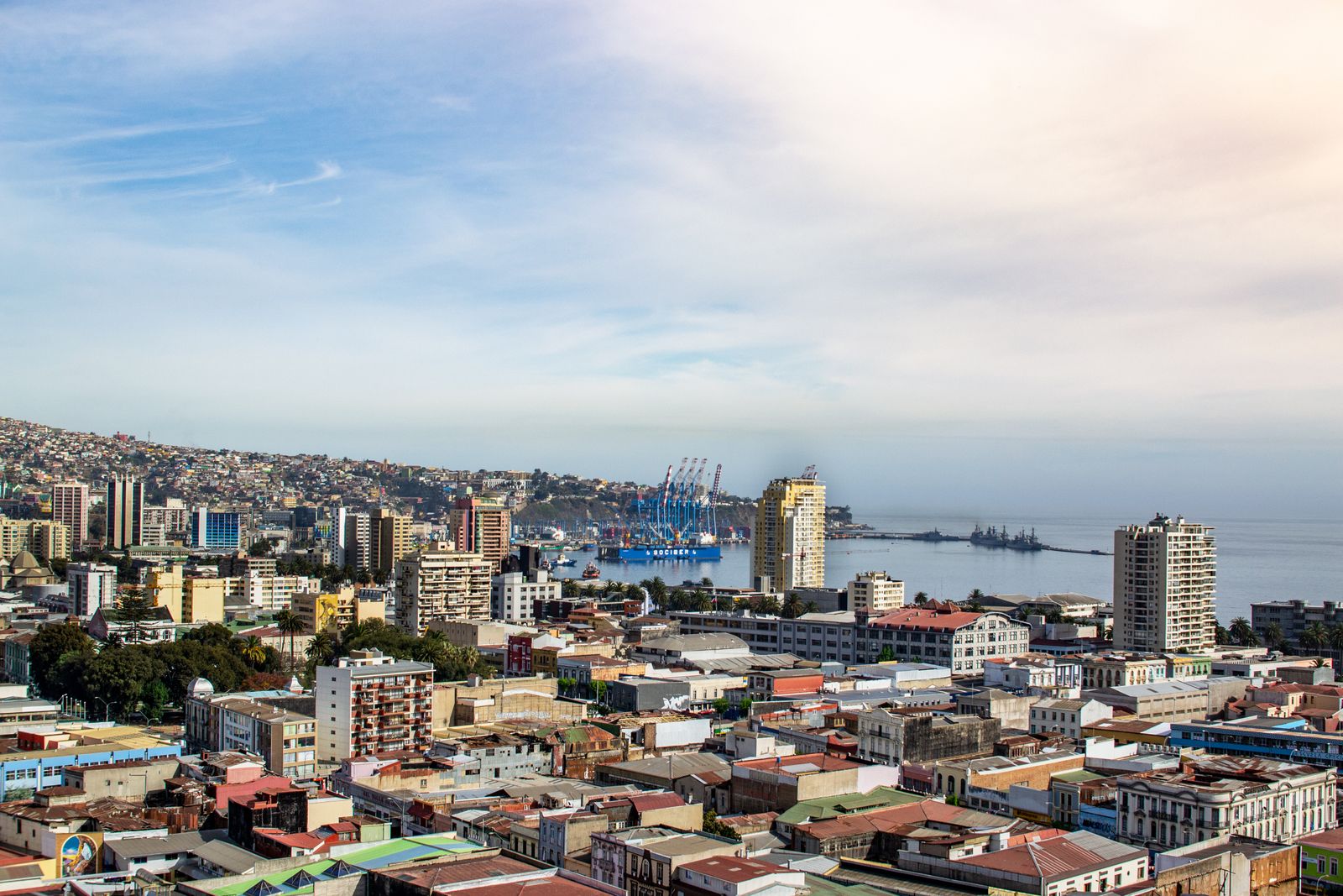 Vista aérea de Valparaíso y su puerto